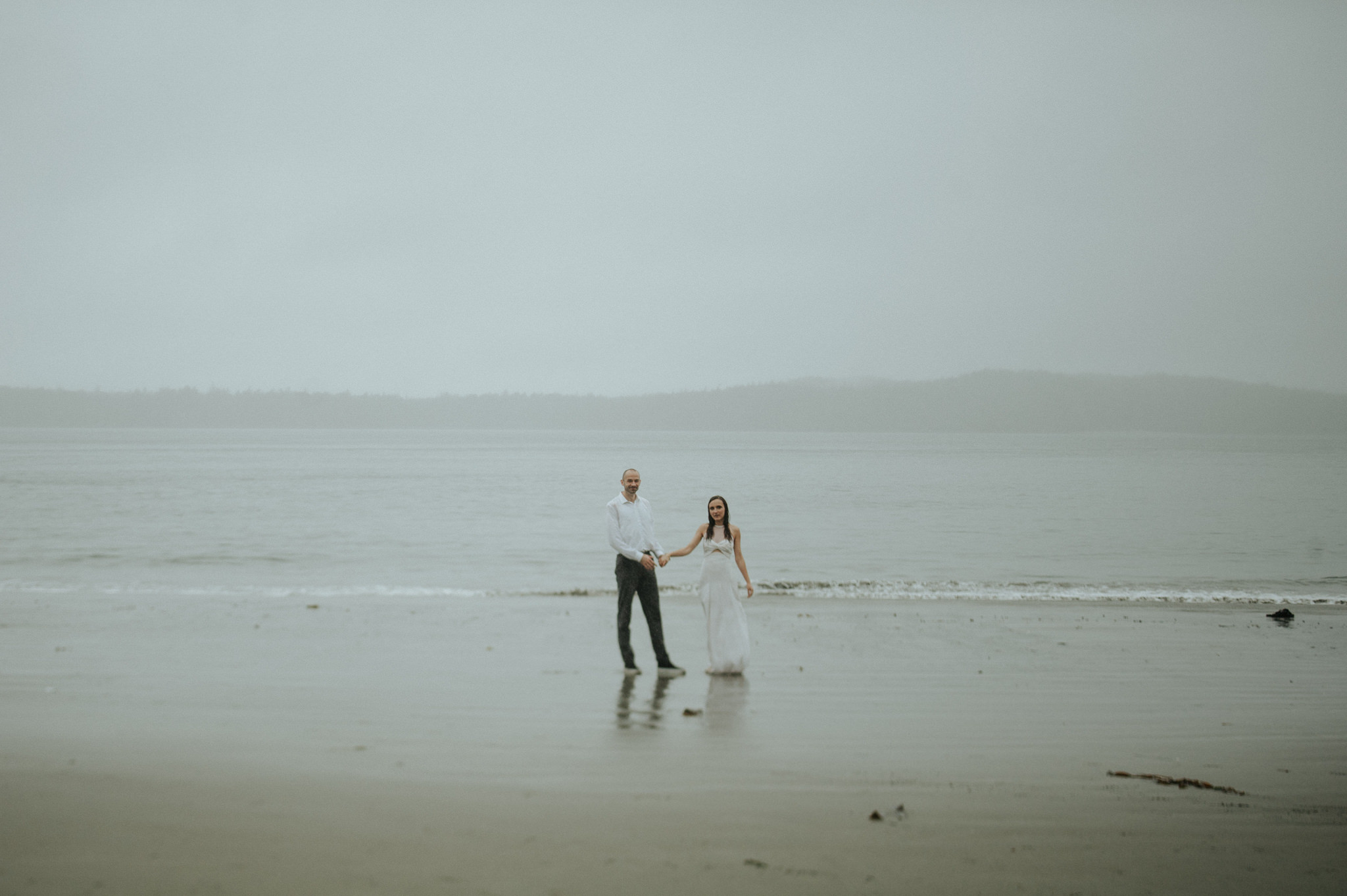 Intimate Tonquin Beach Day-Before Portraits in Tofino // Daring Wanderer: www.daringwanderer.com