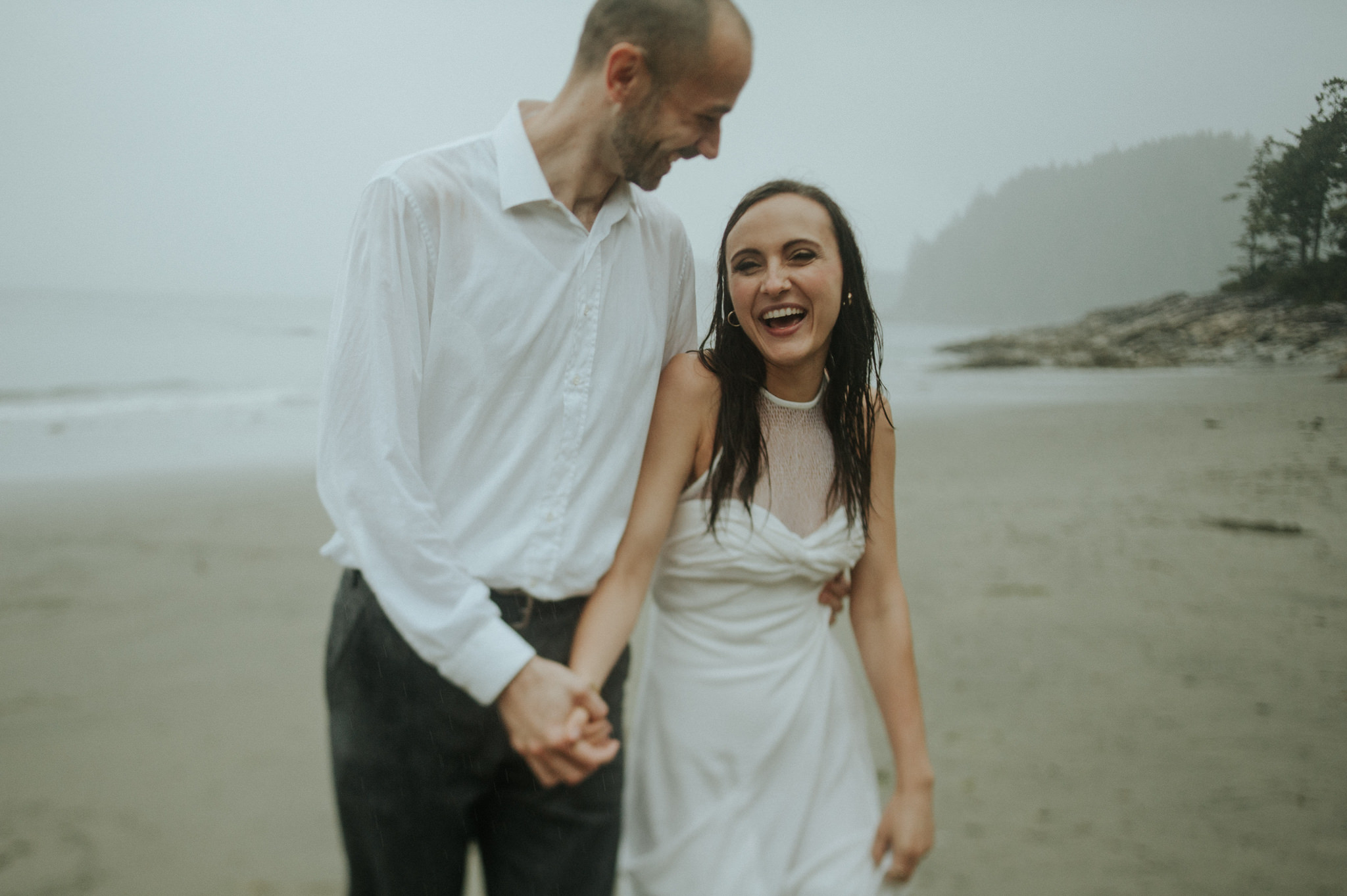 Intimate Tonquin Beach Day-Before Portraits in Tofino // Daring Wanderer: www.daringwanderer.com