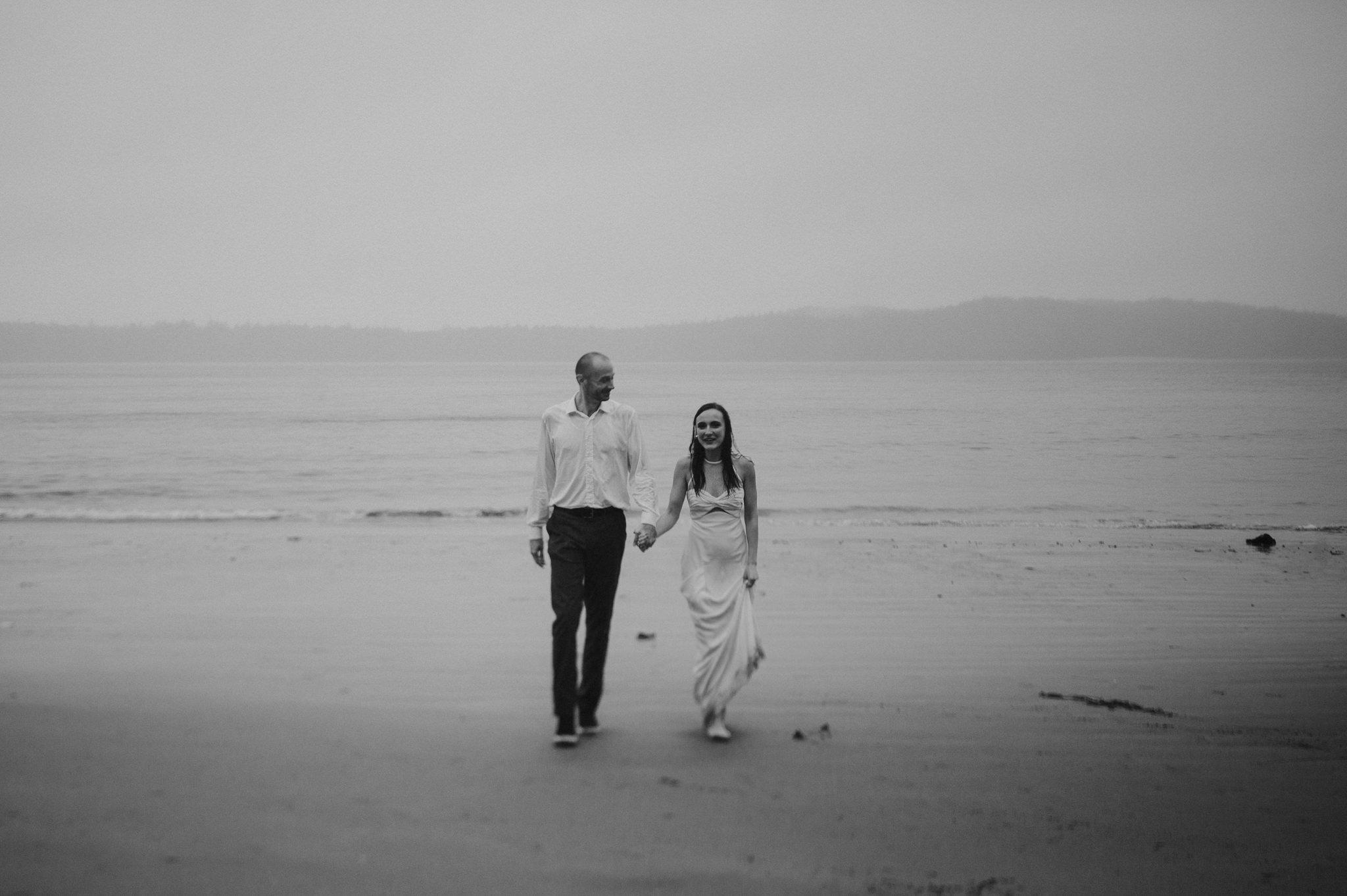 Intimate Tonquin Beach Day-Before Portraits in Tofino // Daring Wanderer: www.daringwanderer.com