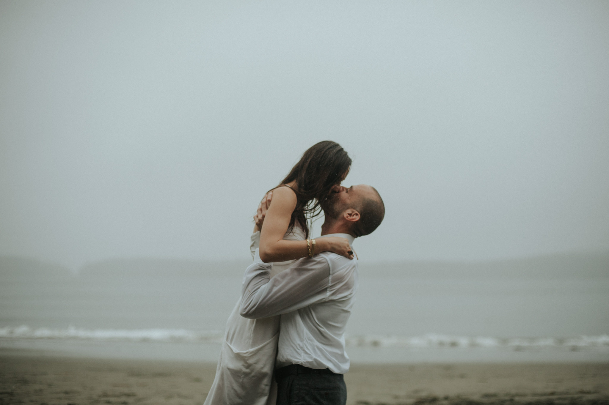 Intimate Tonquin Beach Day-Before Portraits in Tofino // Daring Wanderer: www.daringwanderer.com