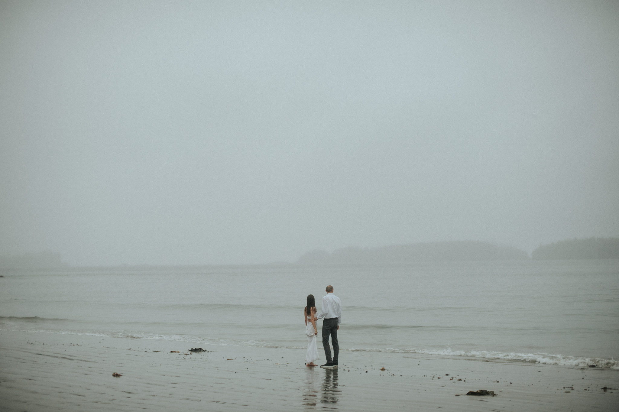 Intimate Tonquin Beach Day-Before Portraits in Tofino // Daring Wanderer: www.daringwanderer.com