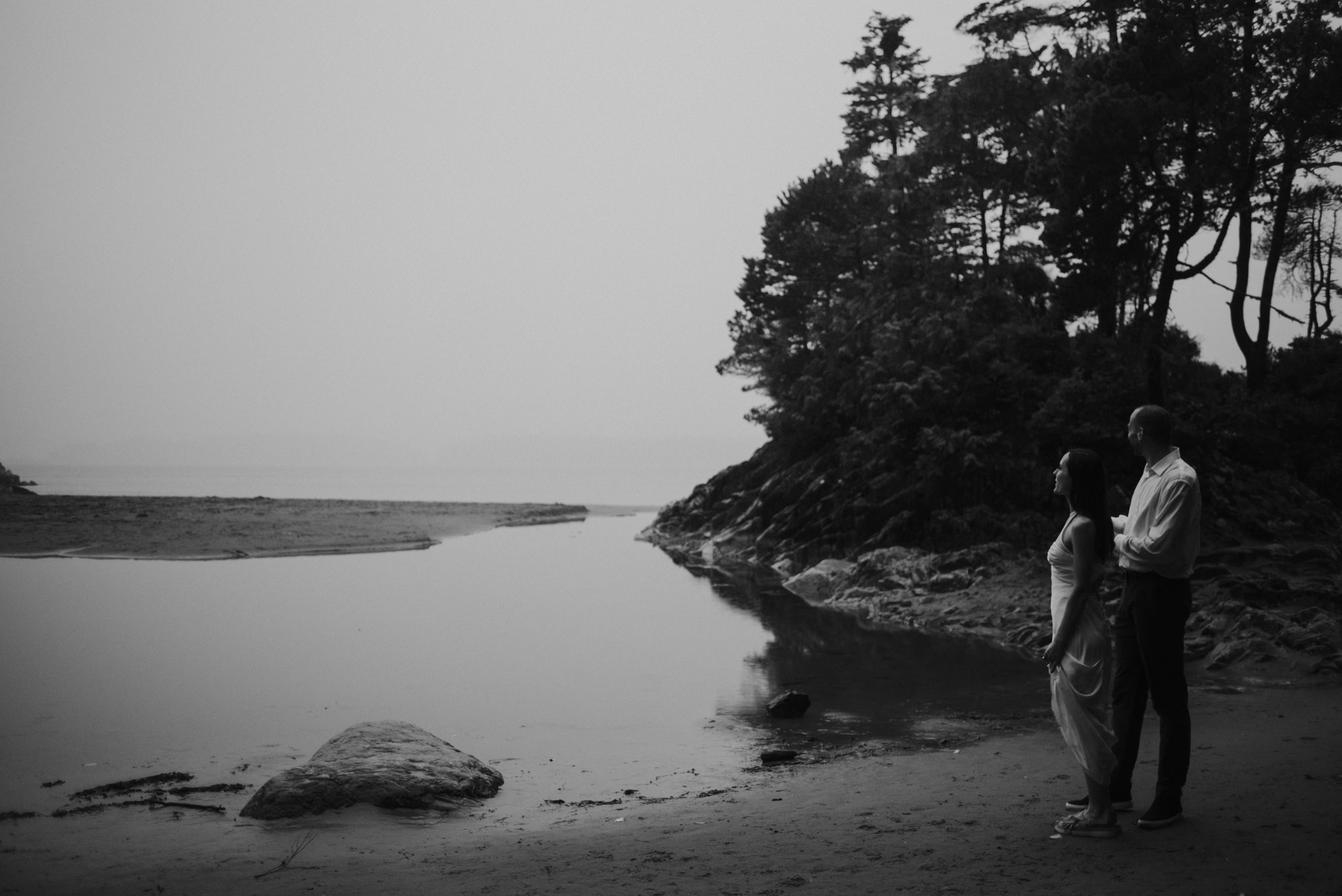 Intimate Tonquin Beach Day-Before Portraits in Tofino // Daring Wanderer: www.daringwanderer.com