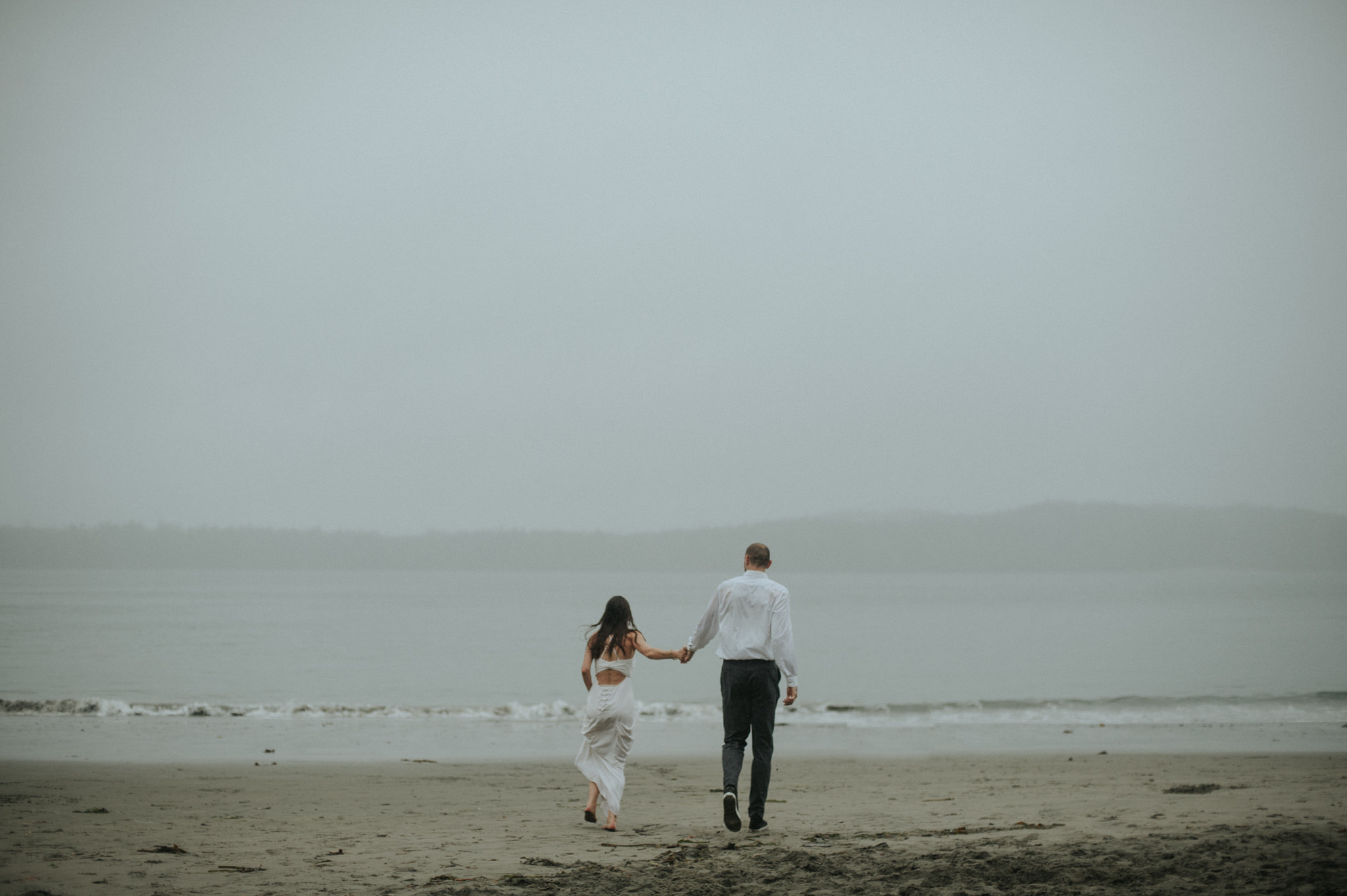 Intimate Tonquin Beach Day-Before Portraits in Tofino // Daring Wanderer: www.daringwanderer.com