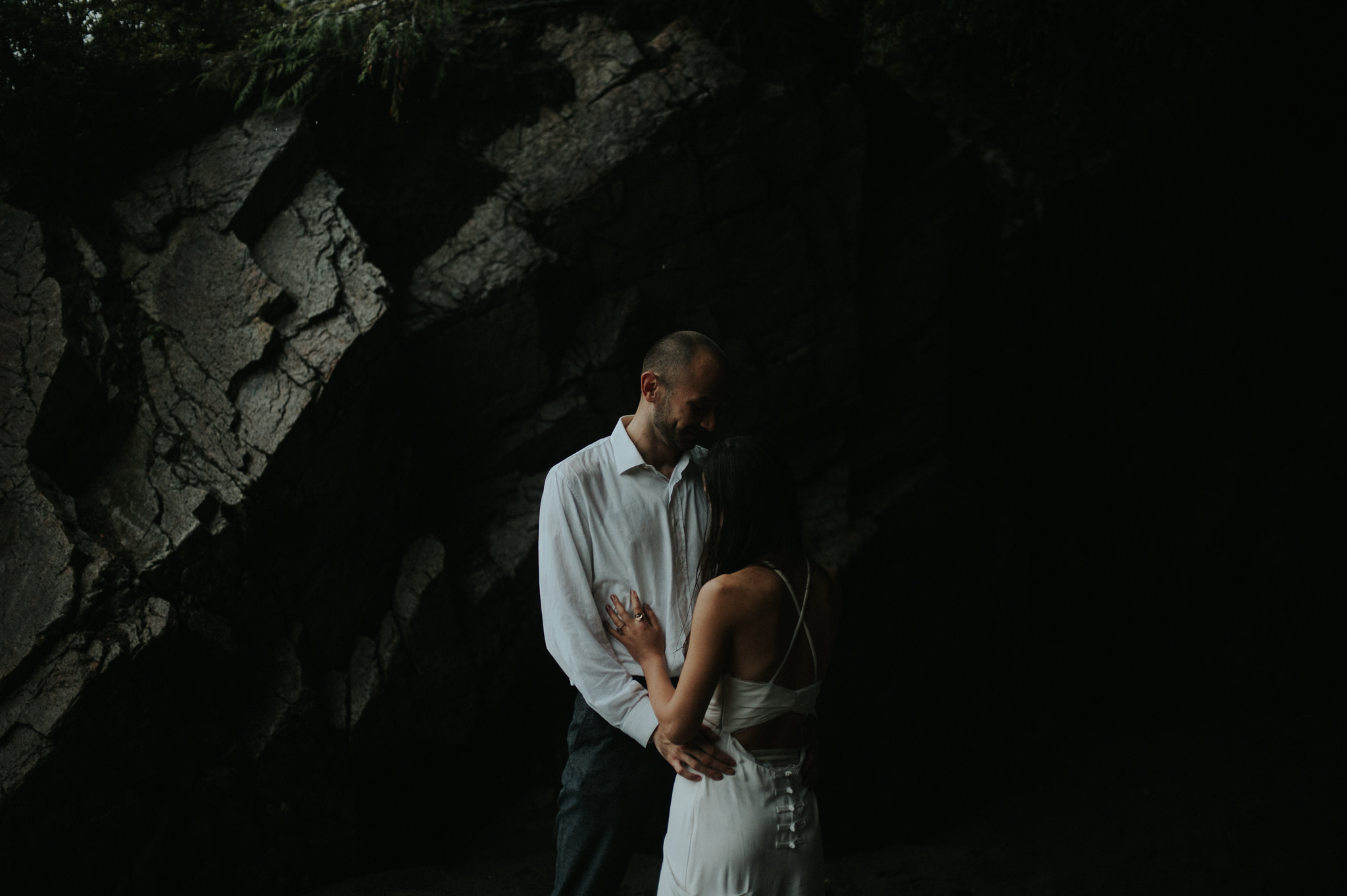 Intimate Tonquin Beach Day-Before Portraits in Tofino // Daring Wanderer: www.daringwanderer.com