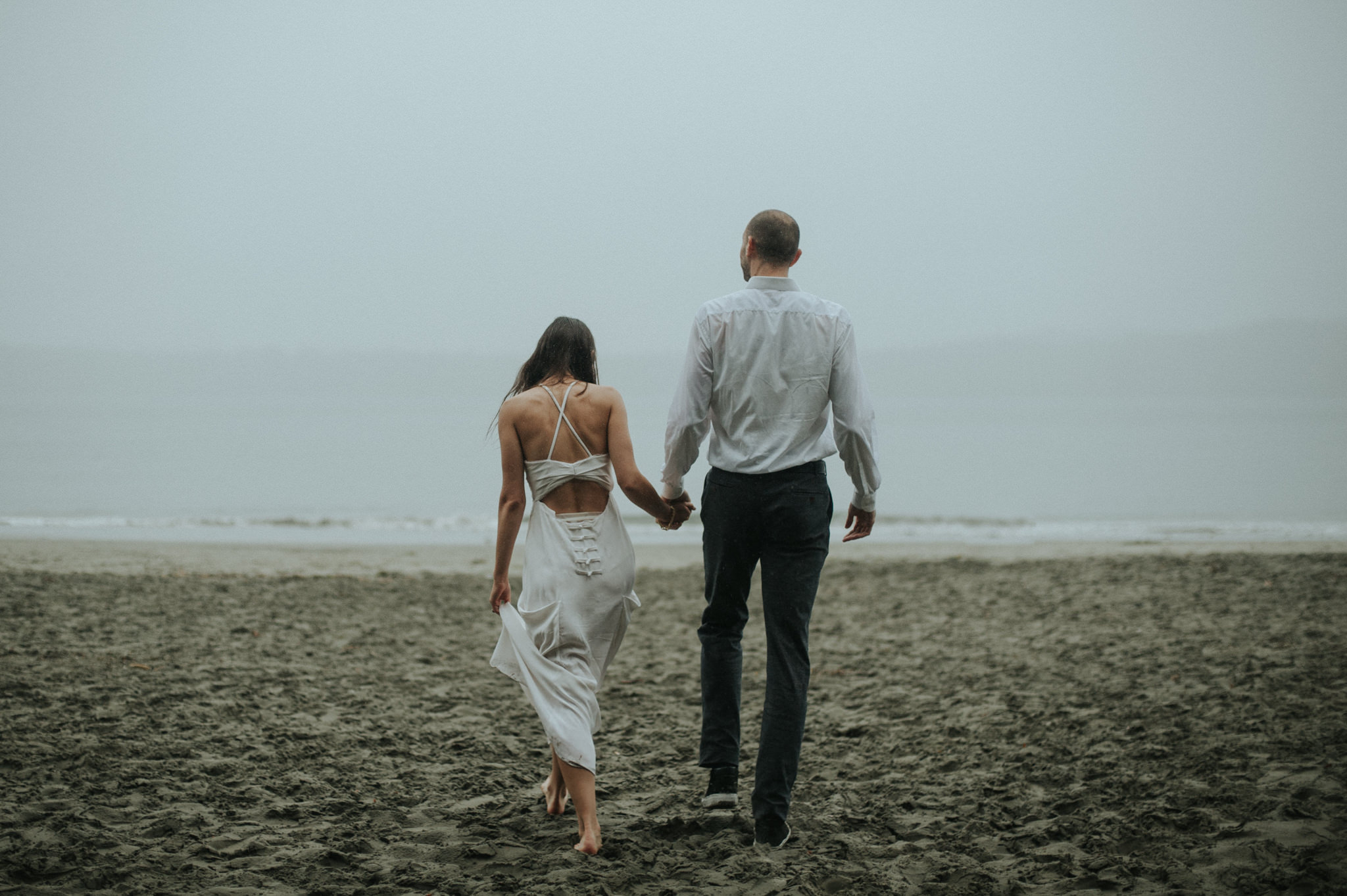 Intimate Tonquin Beach Day-Before Portraits in Tofino // Daring Wanderer: www.daringwanderer.com