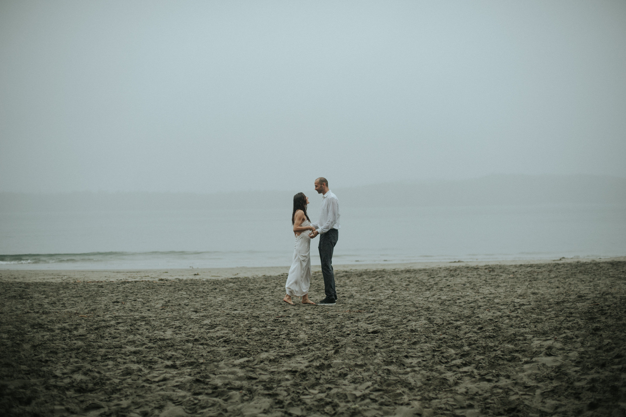 Intimate Tonquin Beach Day-Before Portraits in Tofino // Daring Wanderer: www.daringwanderer.com