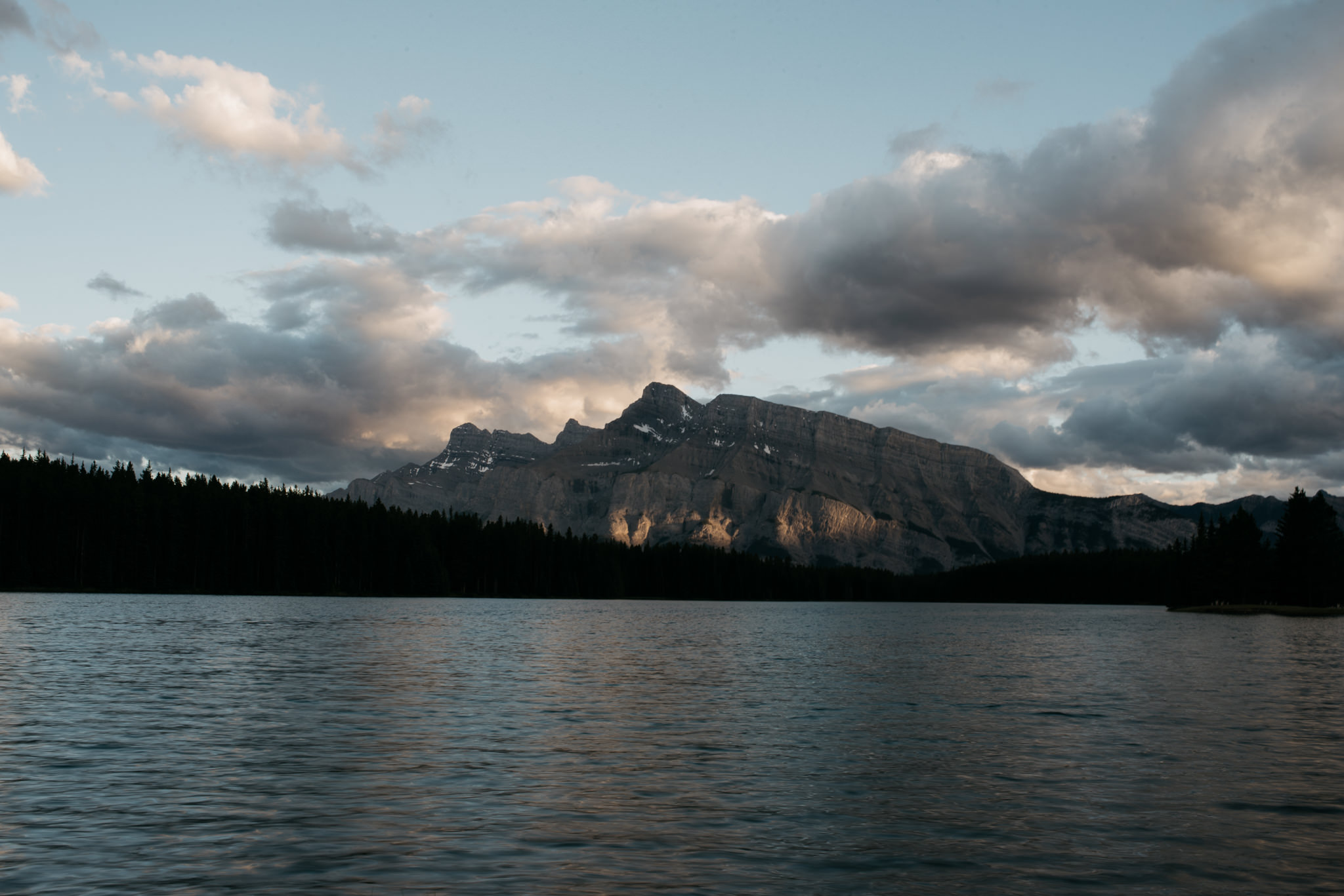 Sunset at Two Jack Lake in Banff National Park // Daring Wanderer: www.daringwanderer.com