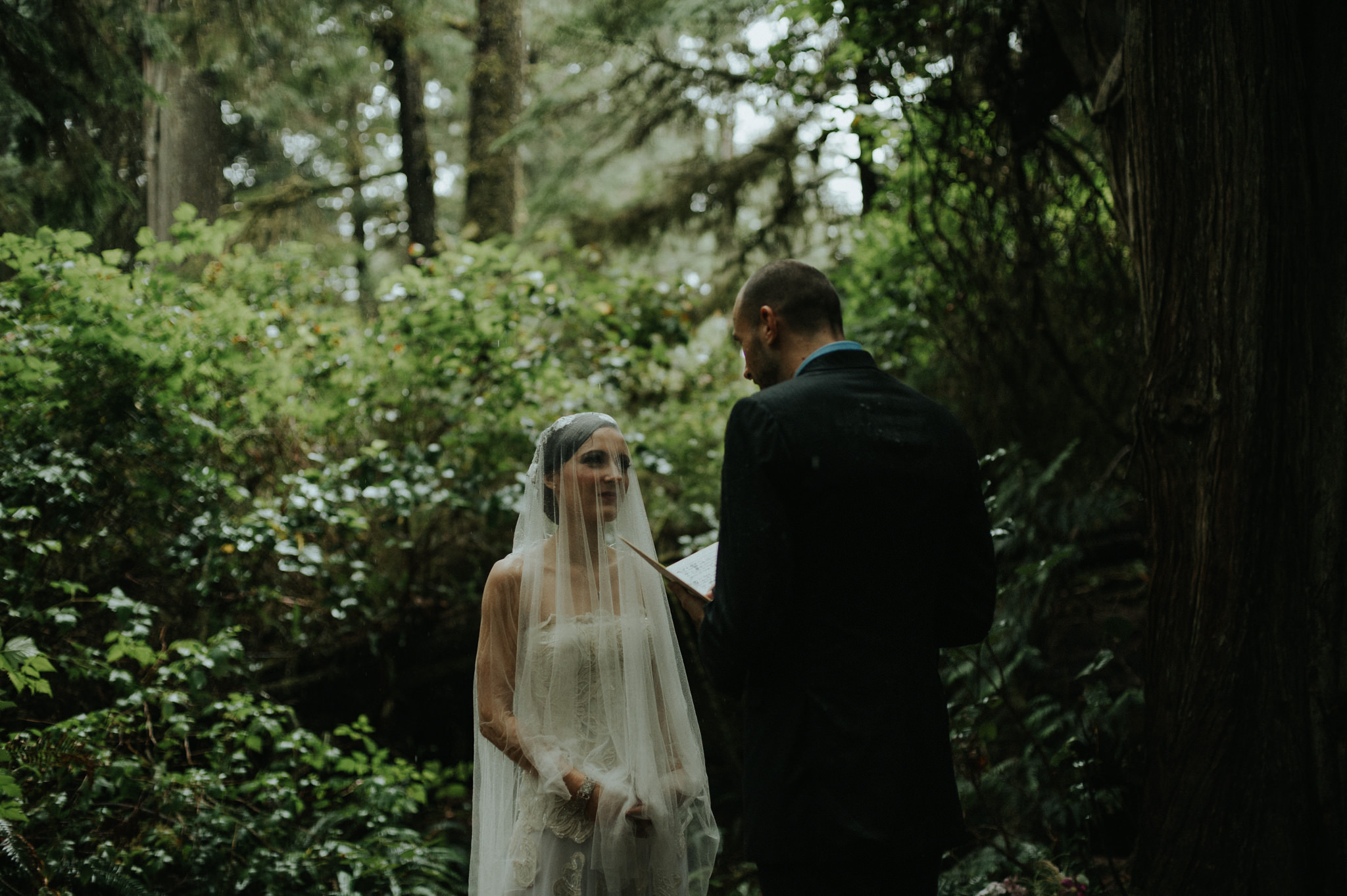 Intimate Tofino Elopement // Daring Wanderer: www.daringwanderer.com