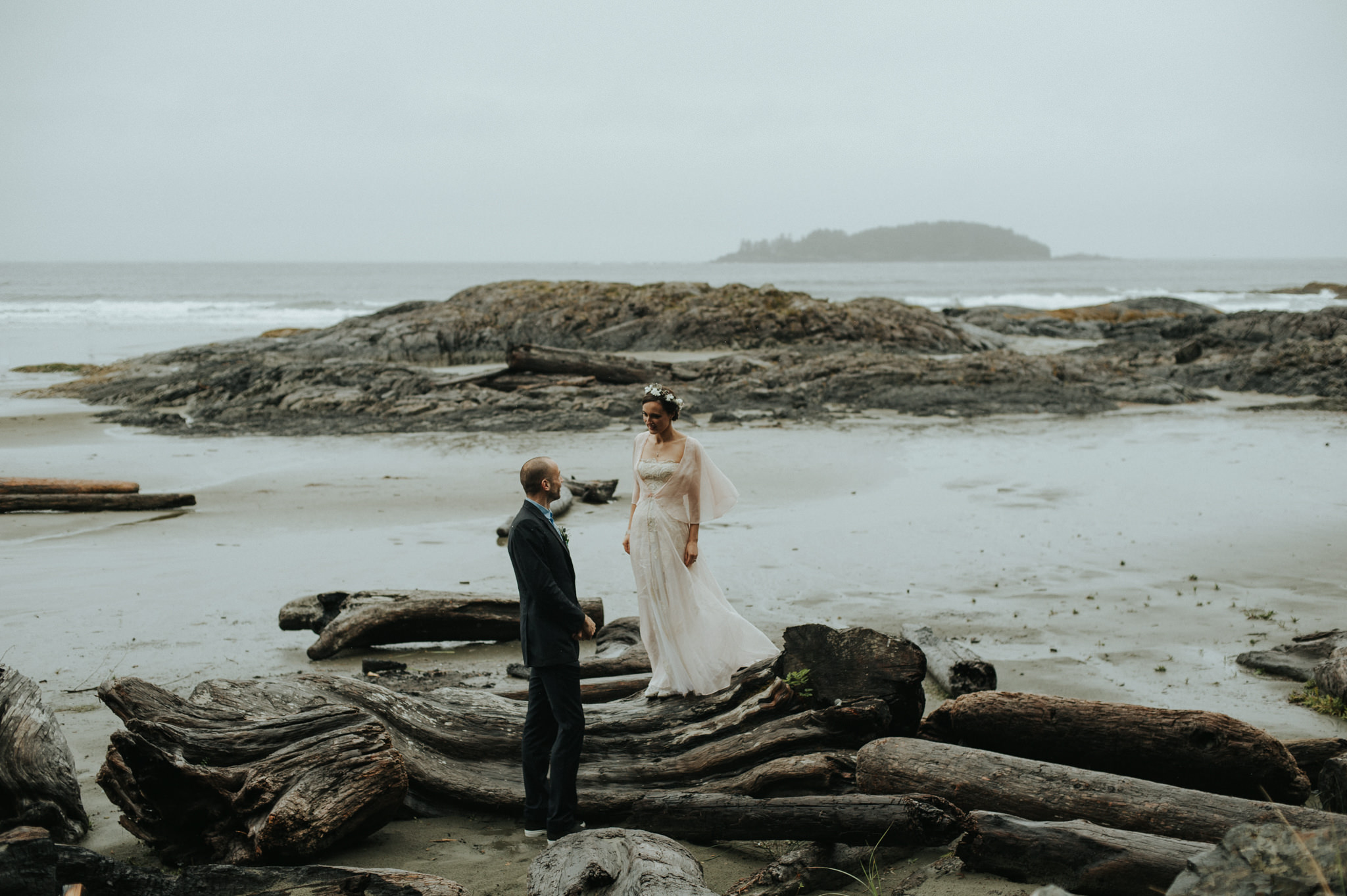 Intimate Tofino Elopement // Daring Wanderer: www.daringwanderer.com