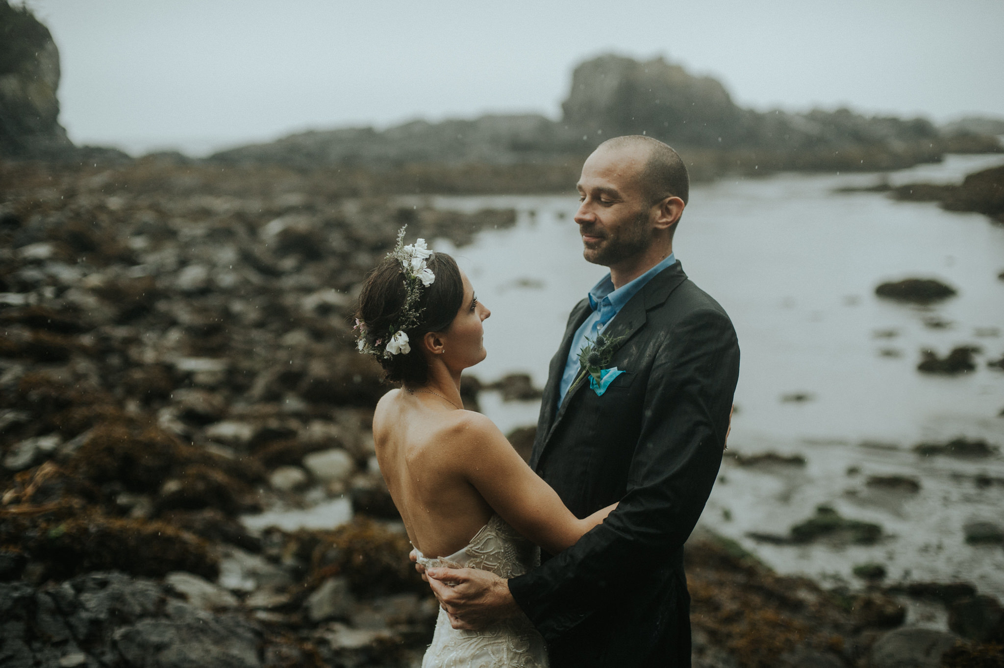 Intimate Tofino Elopement // Daring Wanderer: www.daringwanderer.com