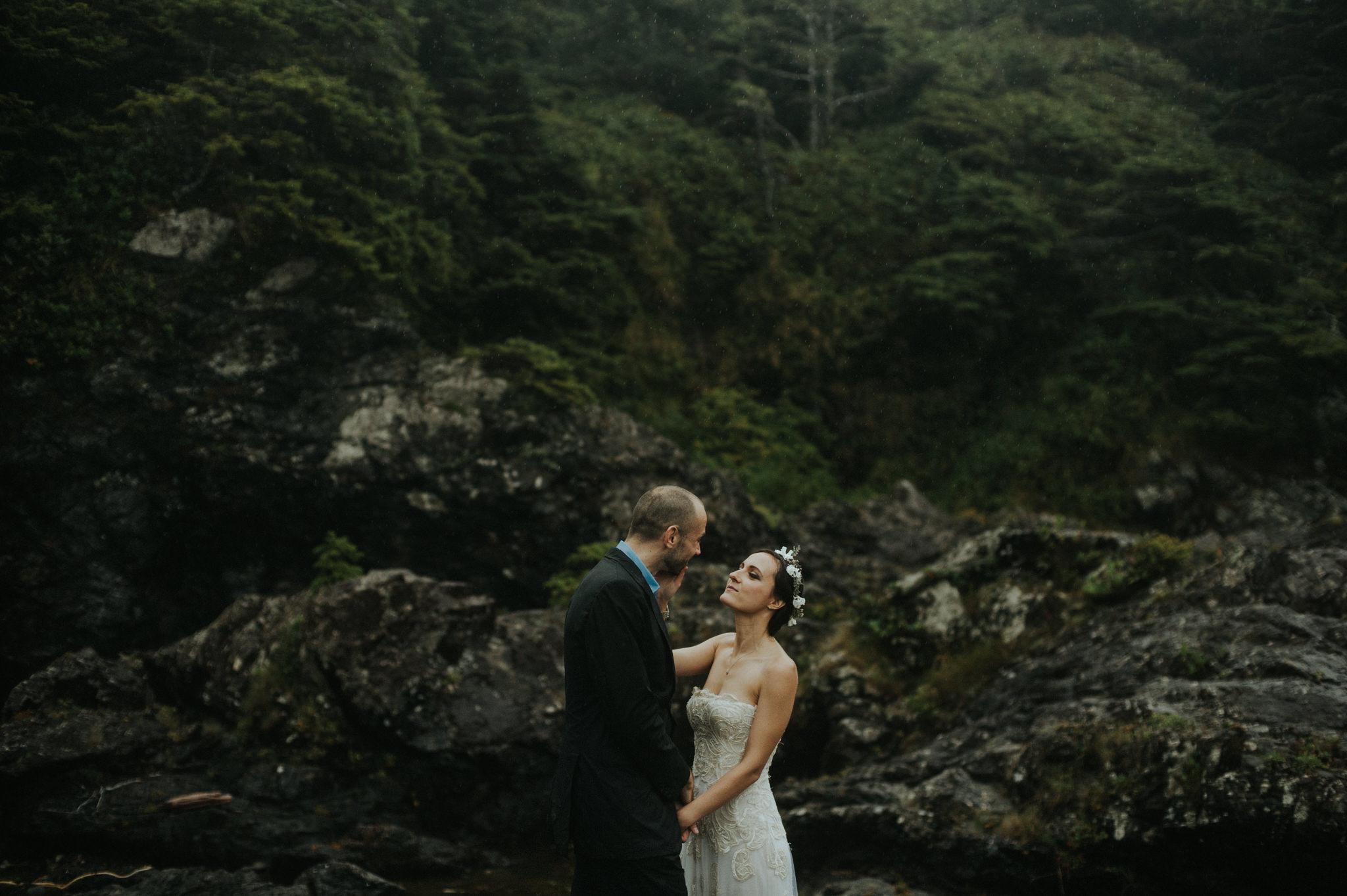 Intimate Tofino Elopement // Daring Wanderer: www.daringwanderer.com