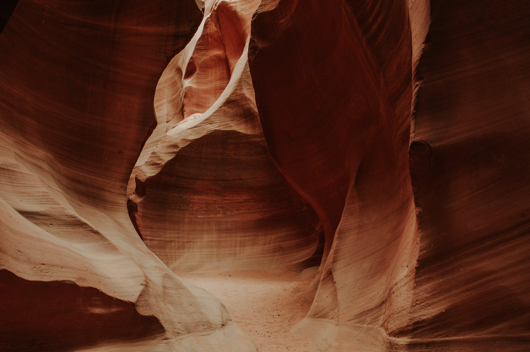 Lower Antelope Canyon in Arizona // Daring Wanderer: www.daringwanderer.com