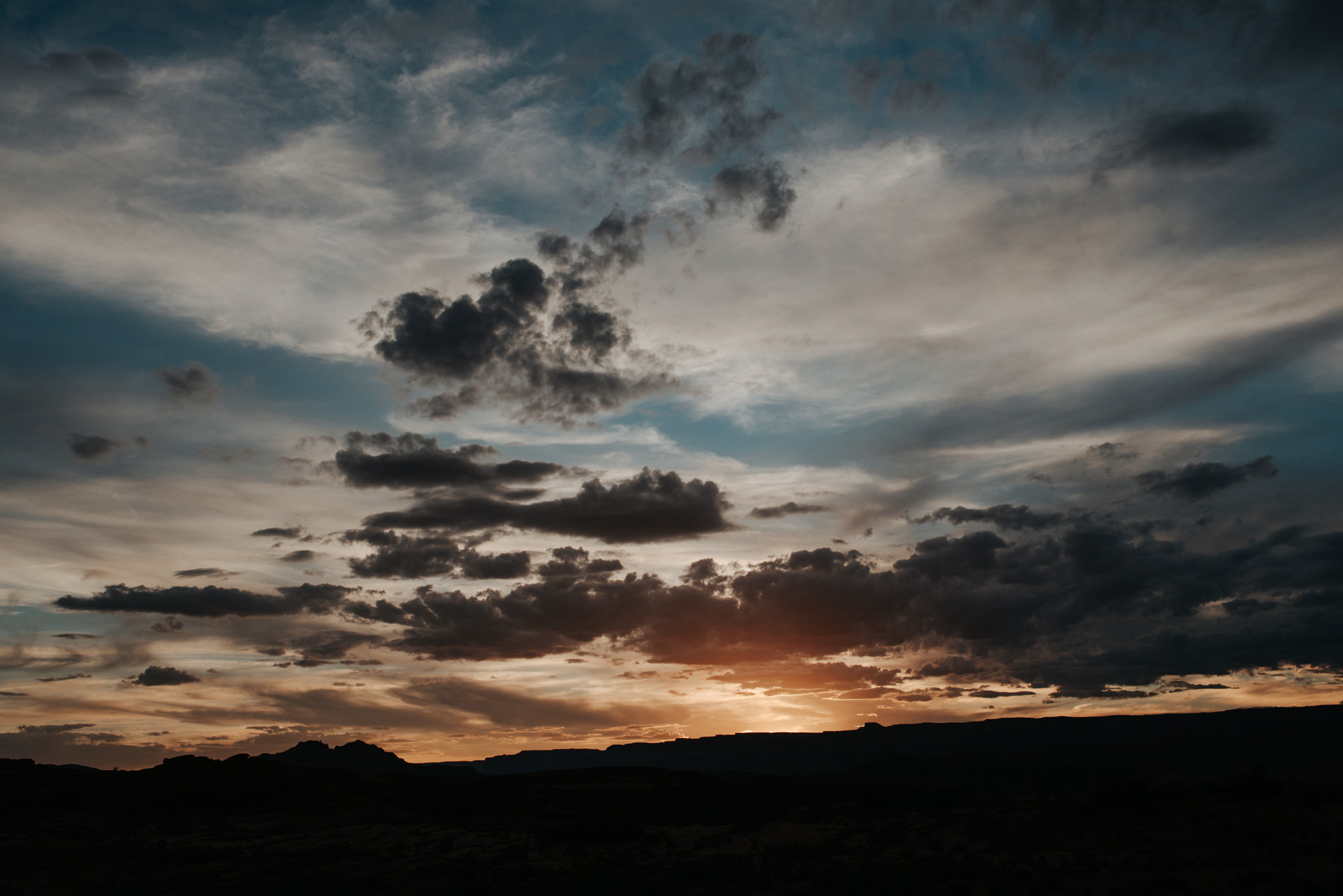 Horseshoe Bend at sunset in Page, Arizona // Daring Wanderer: www.daringwanderer.com