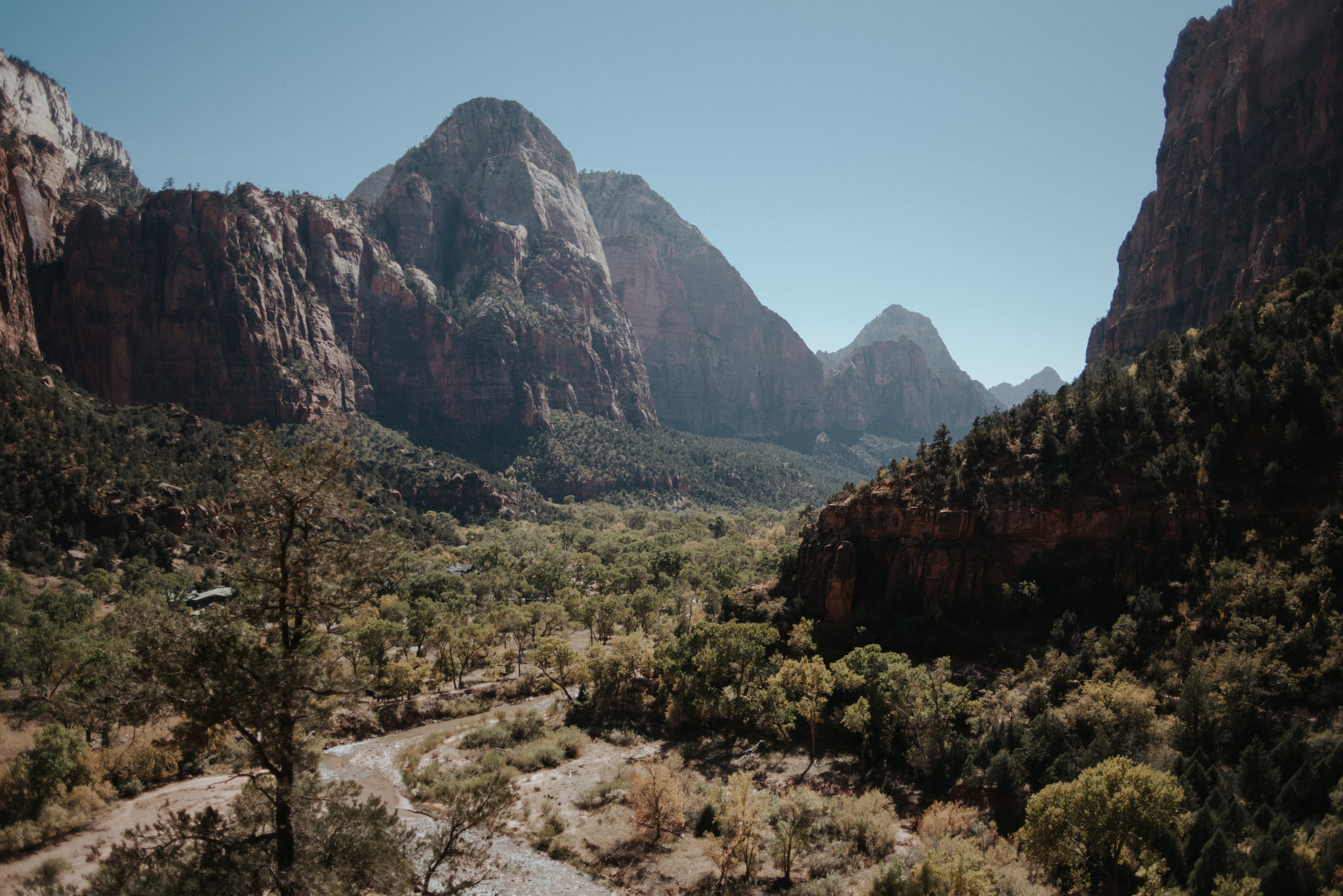 Hiking Angel's Landing, Zion National Park // Daring Wanderer: www.daringwanderer.com