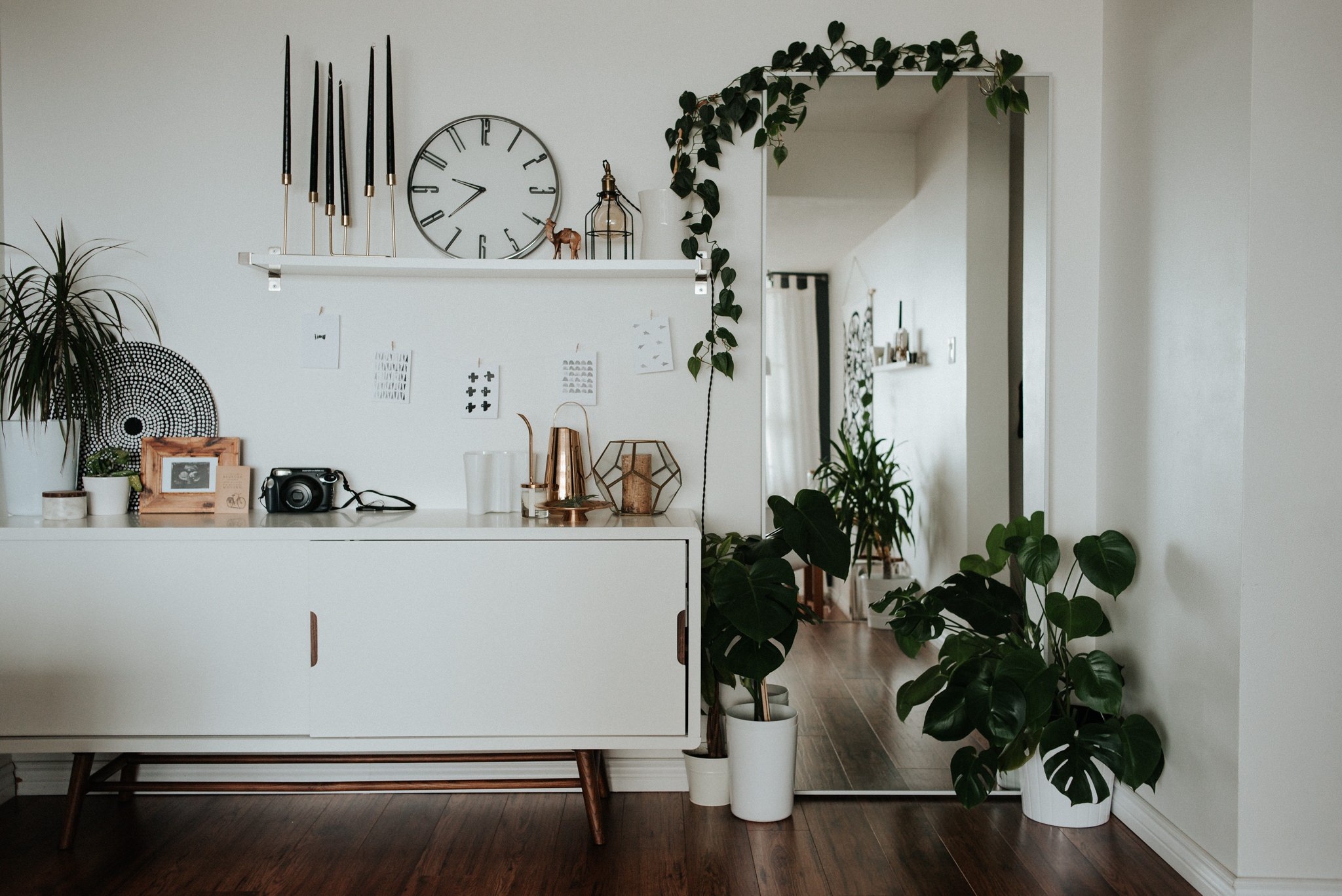 A cozy in home maternity shoot with a gorgeous couple in their beautifully styled Toronto condo // Photographed by Toronto Wedding Photographer Daring Wanderer