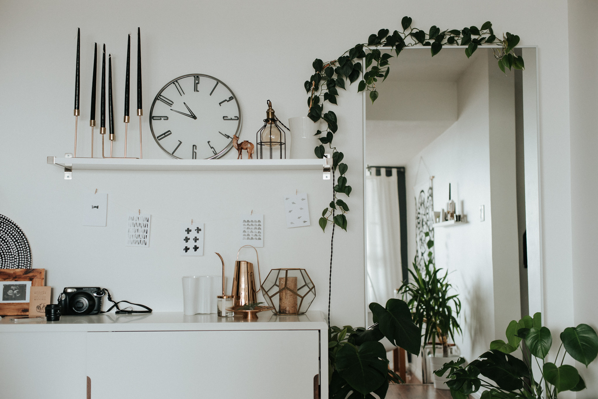 A cozy in home maternity shoot with a gorgeous couple in their beautifully styled Toronto condo // Photographed by Toronto Wedding Photographer Daring Wanderer