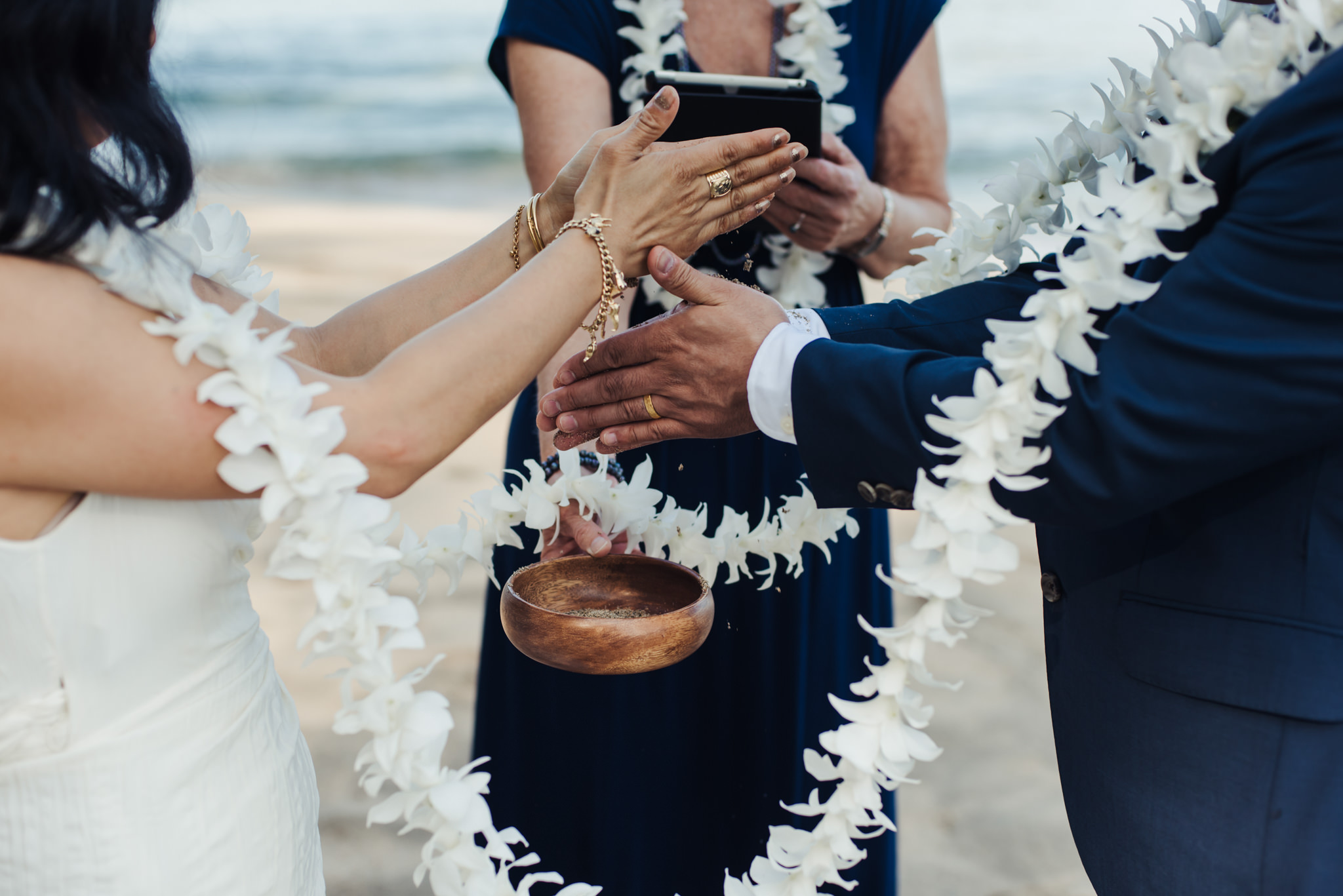 kauai elopement beach ceremony