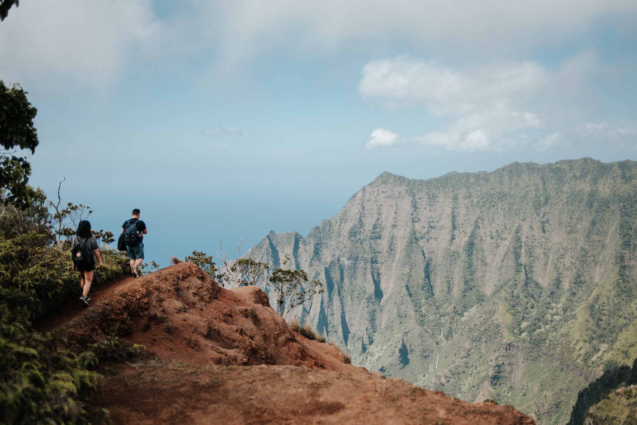 couple hiking in kauai