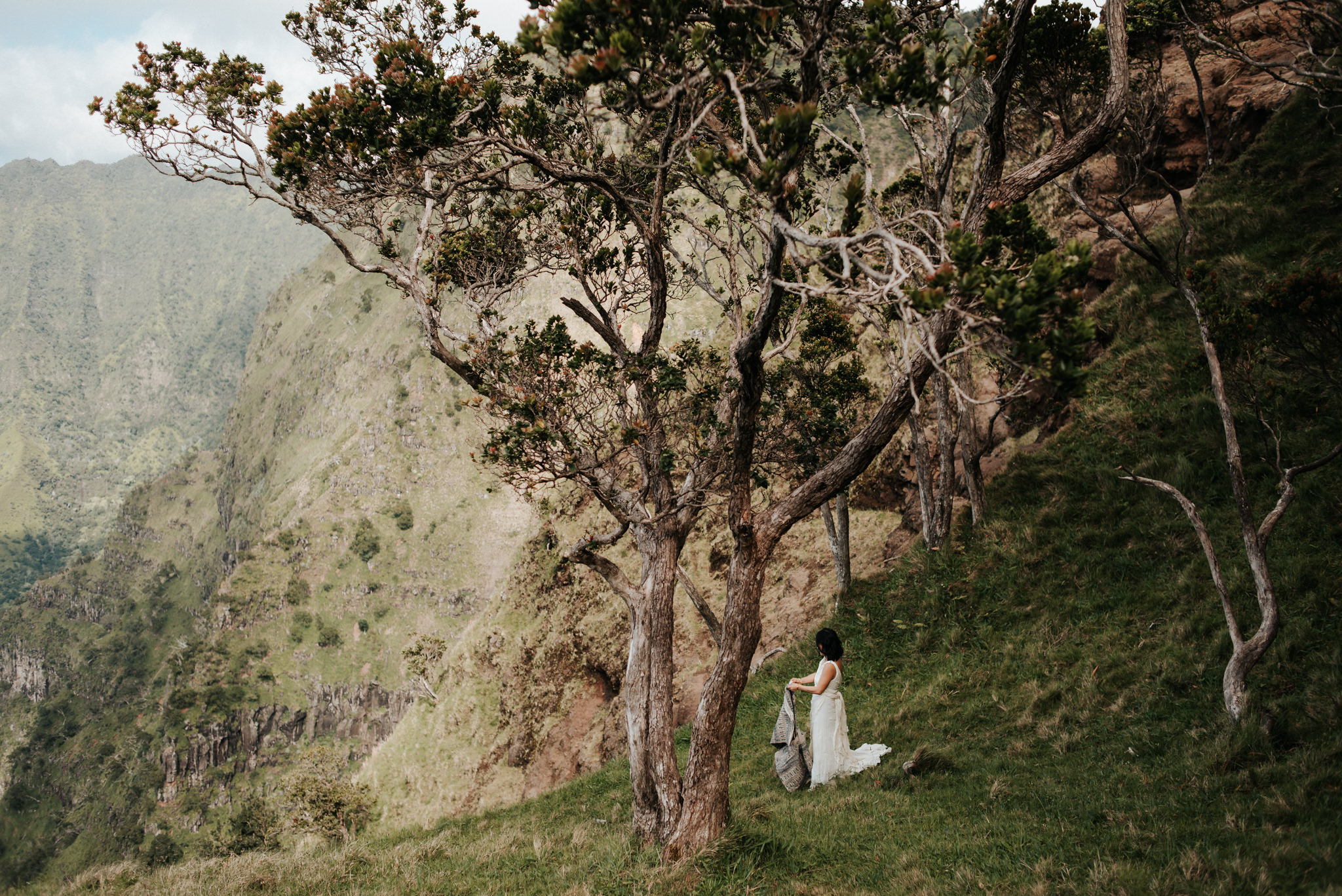 bride setting up picnic with view of Na pali Coast Kauai