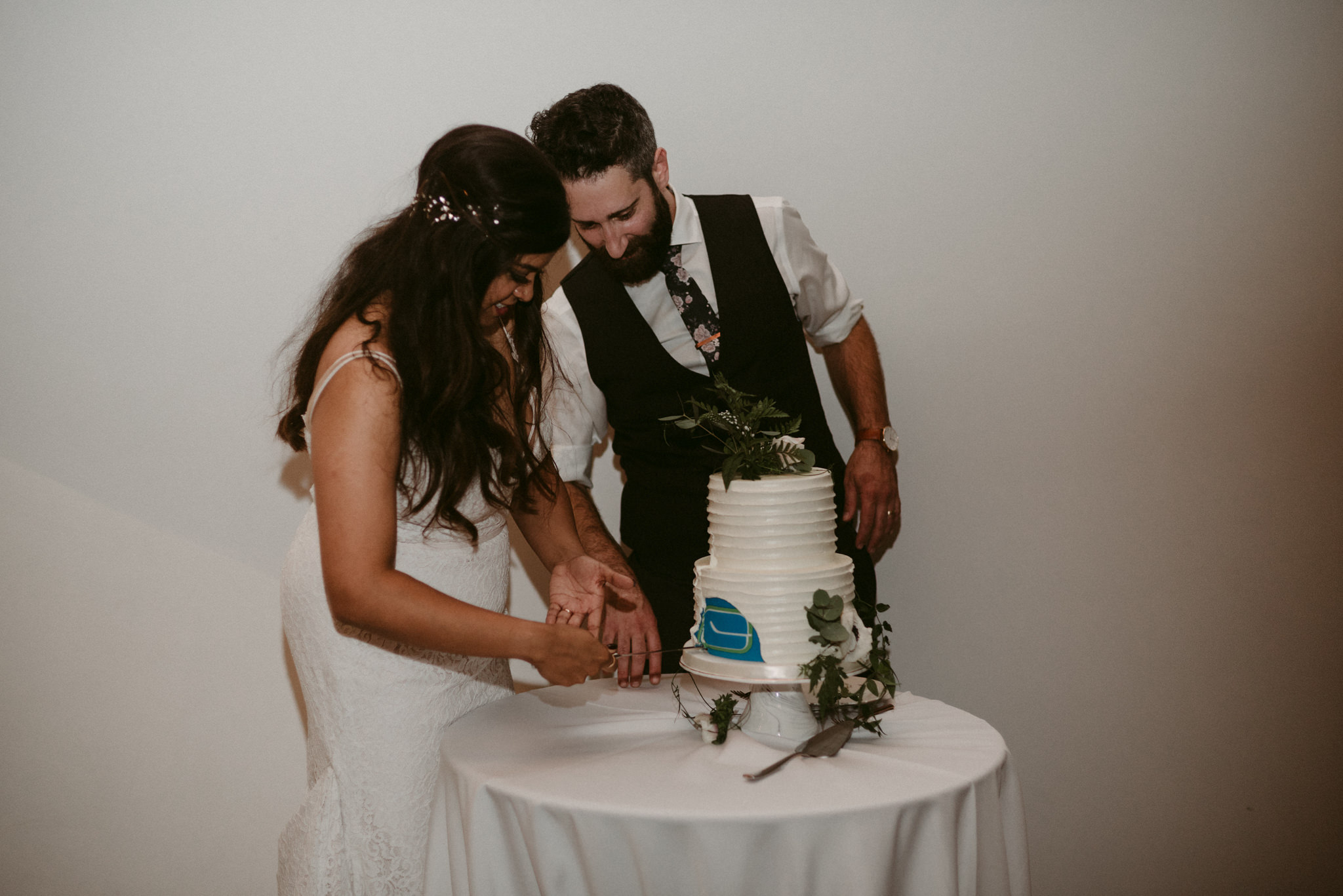 bride and groom cutting cake