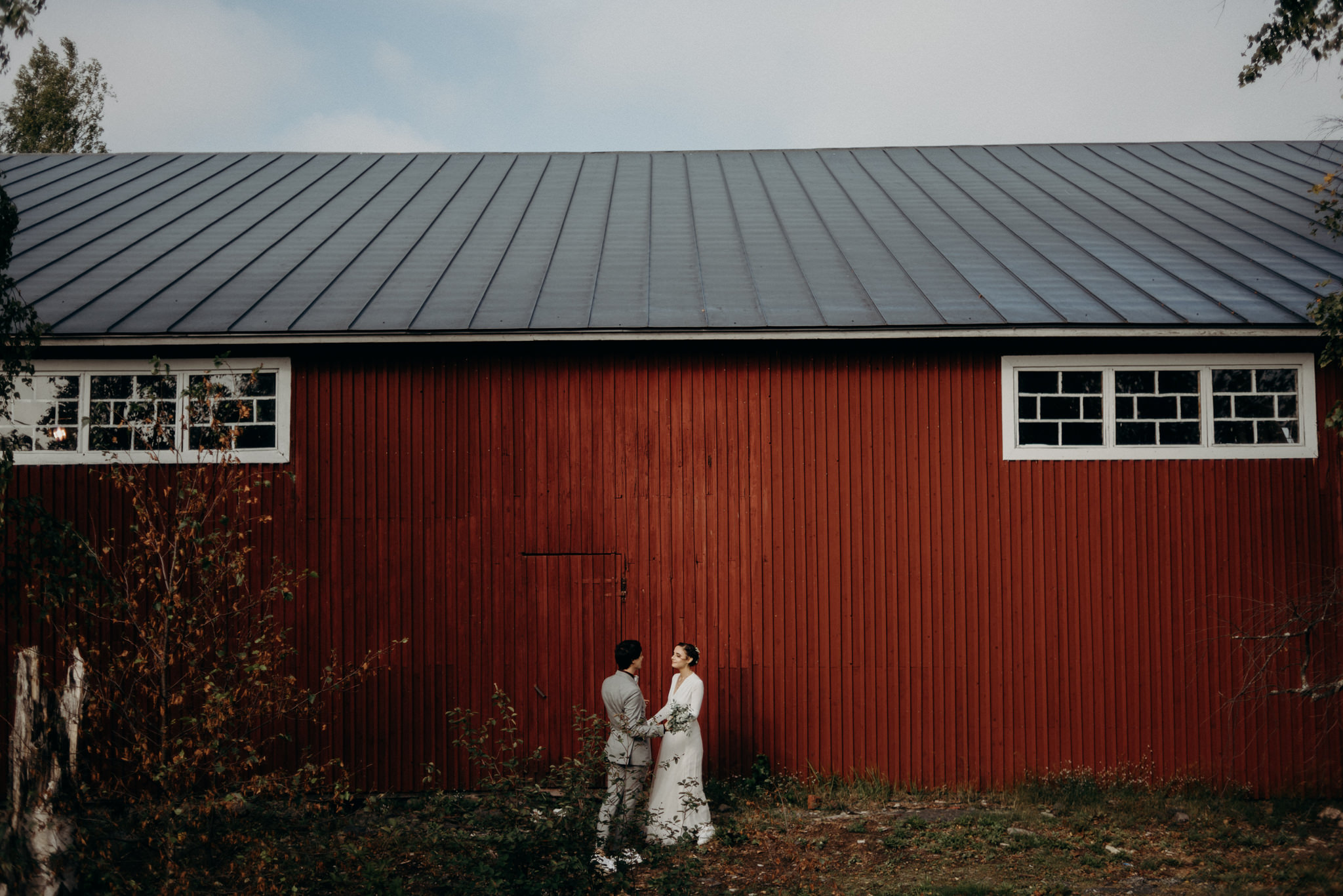 Wedding portrait in front of Valkosaaren Telakka