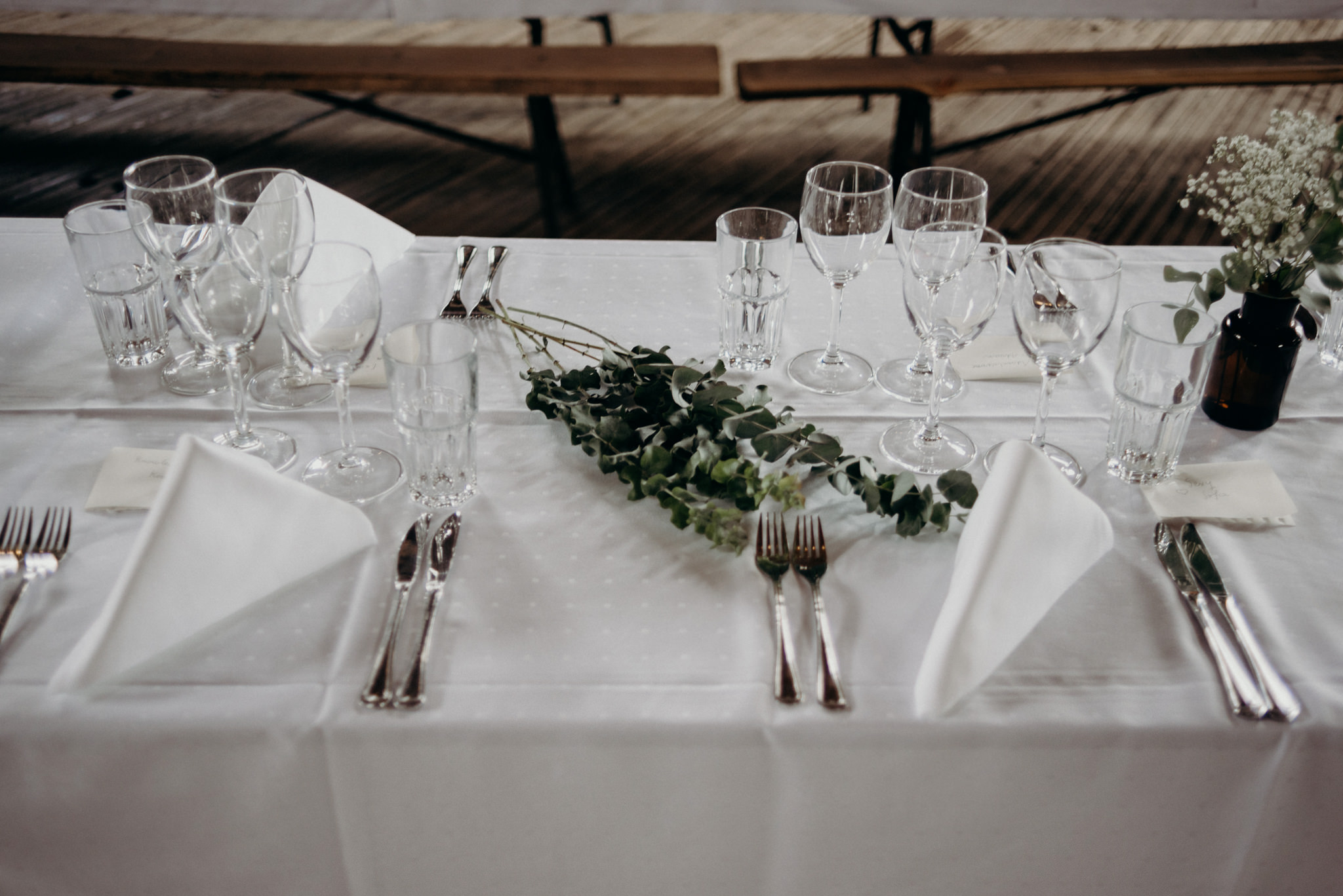 Valkosaaren Telakka wedding reception food table