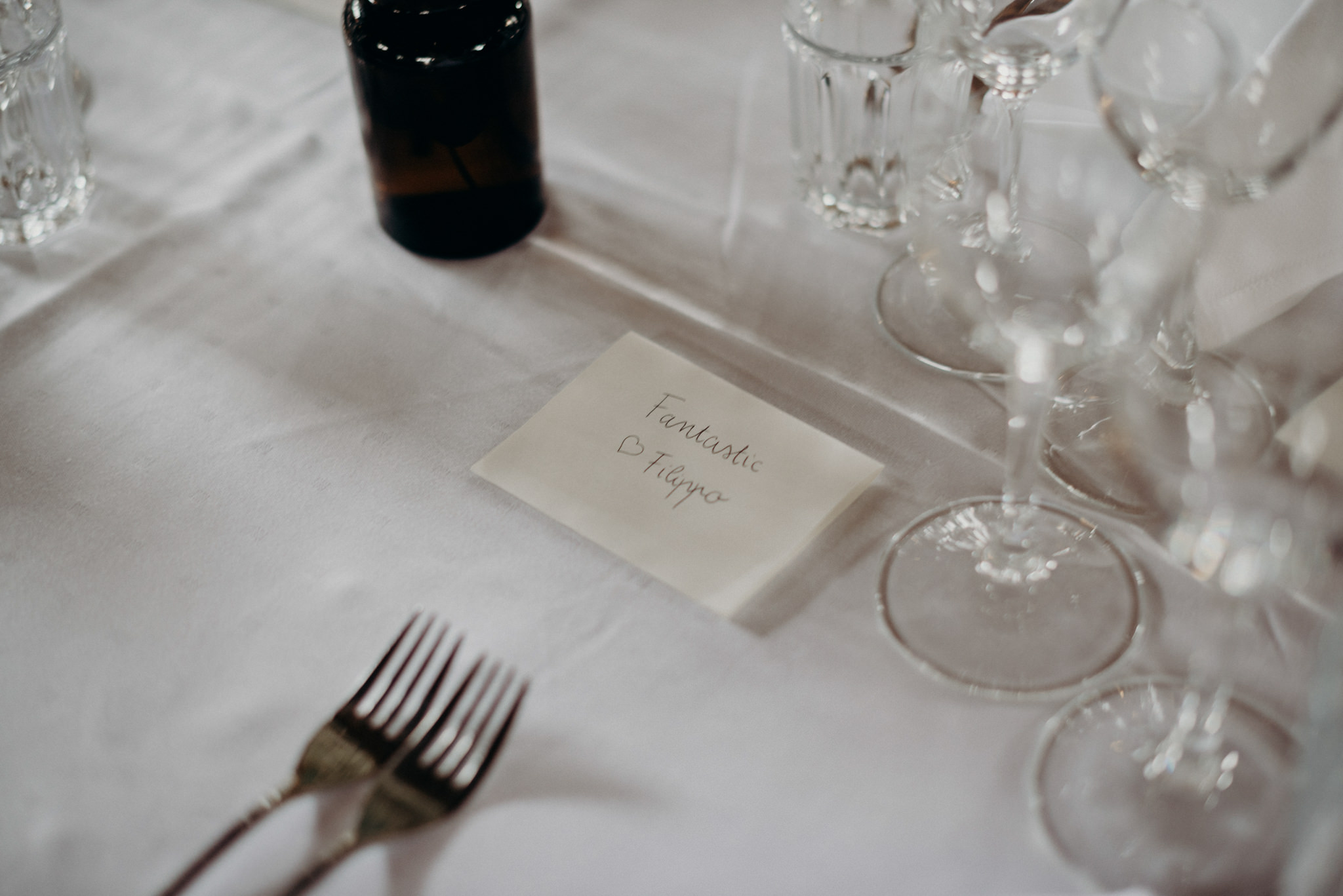 Valkosaaren Telakka wedding reception food table