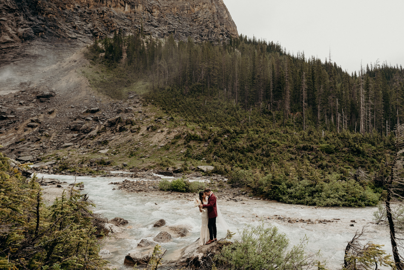 Adventurous elopement in national park in Canada