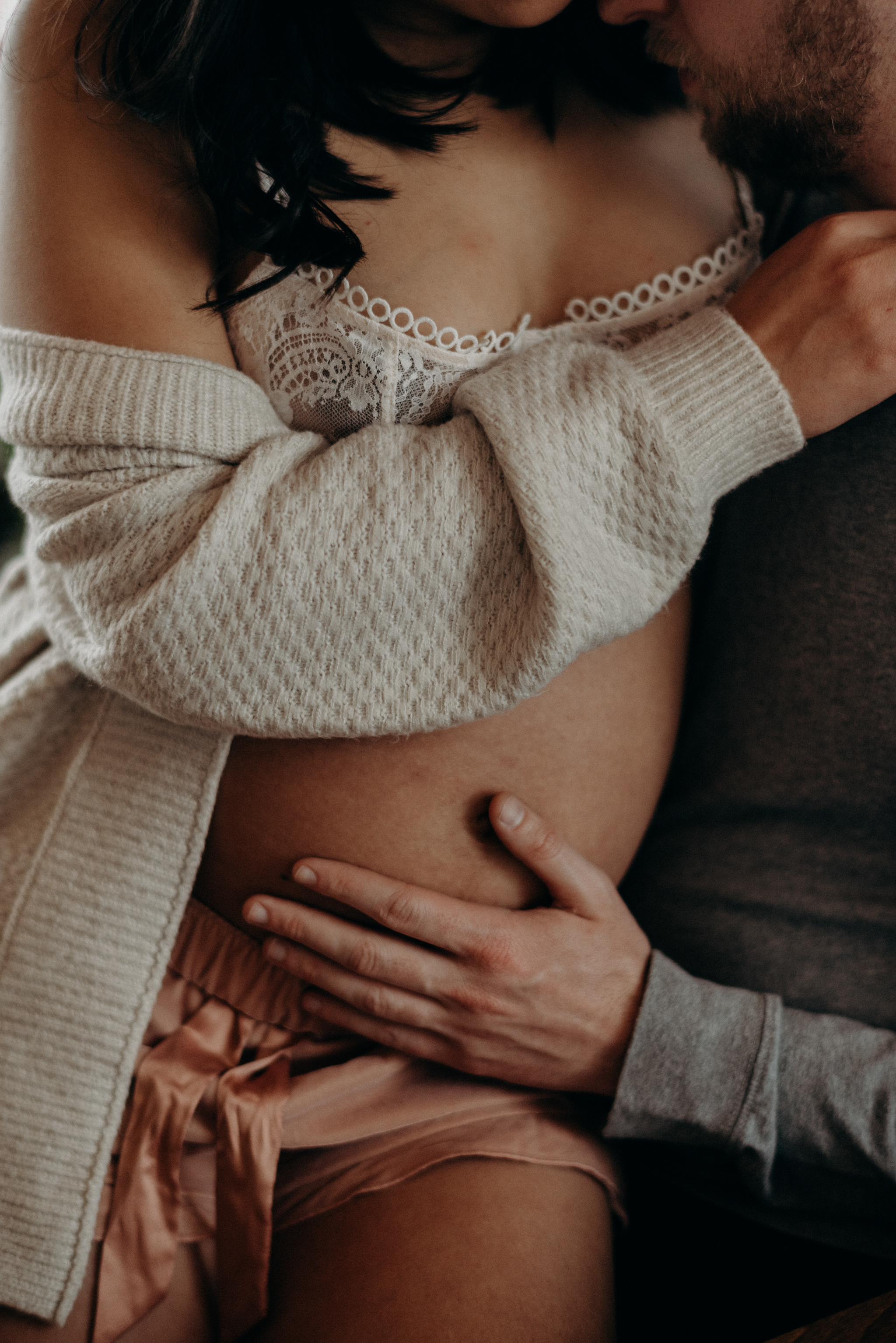 indoor Toronto maternity shoot