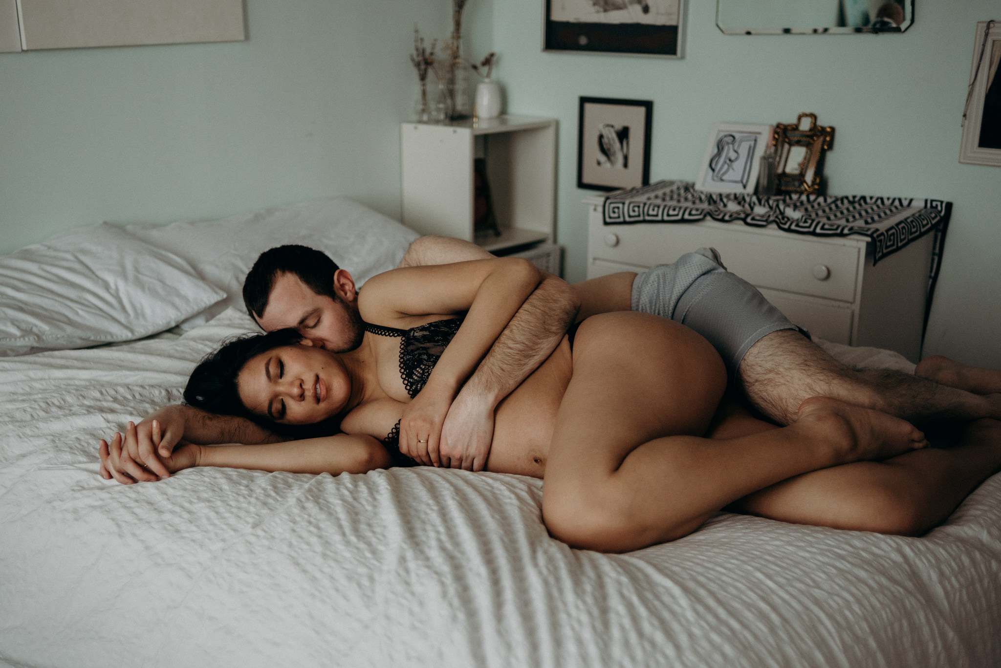 sexy couple maternity portraits