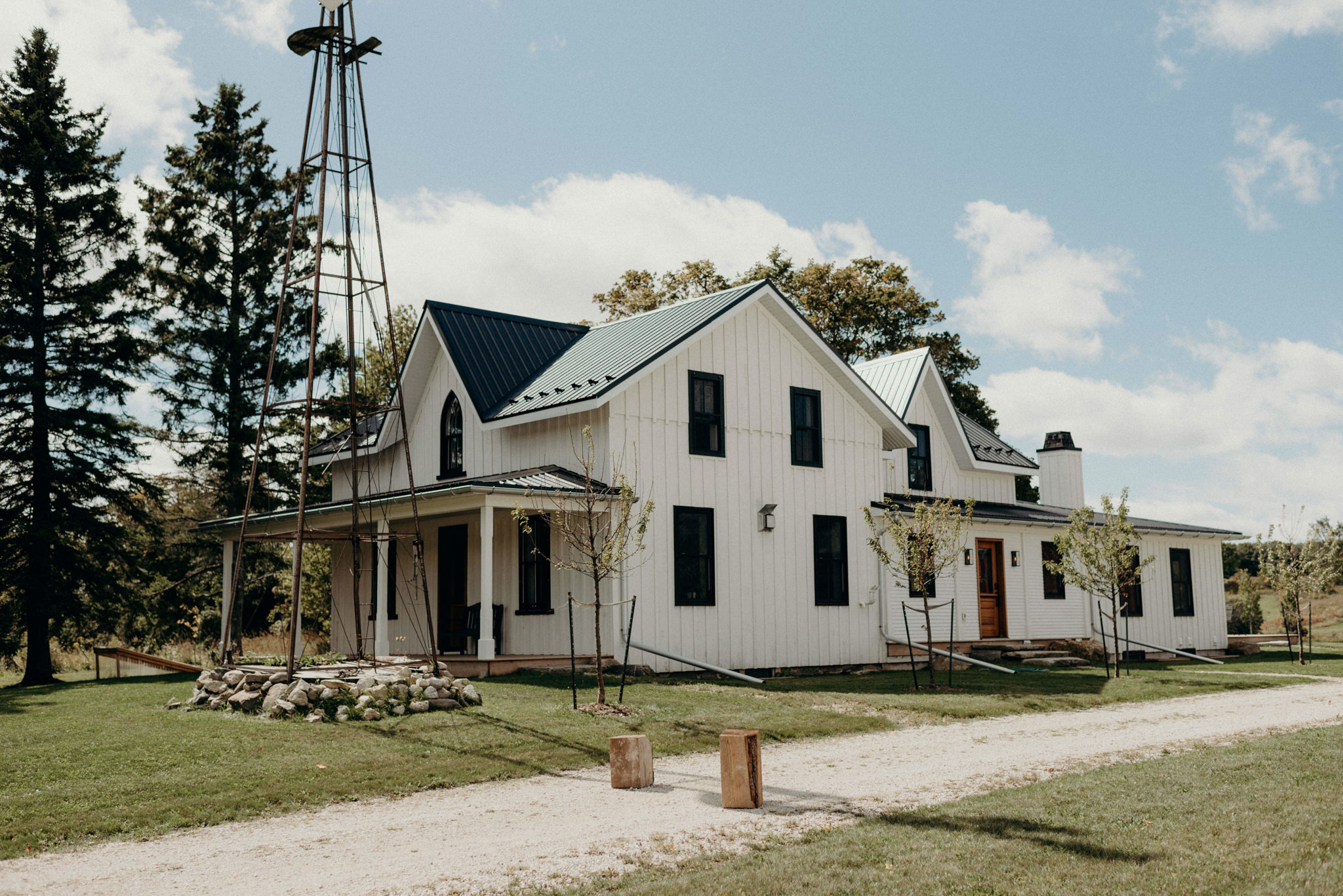 Chic Ontario Farmhouse Wedding - Daring Wanderer