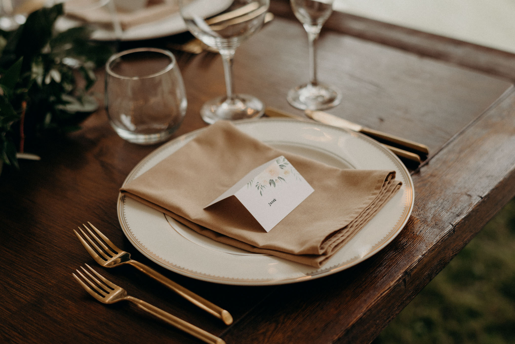 pandemic backyard wedding table setting