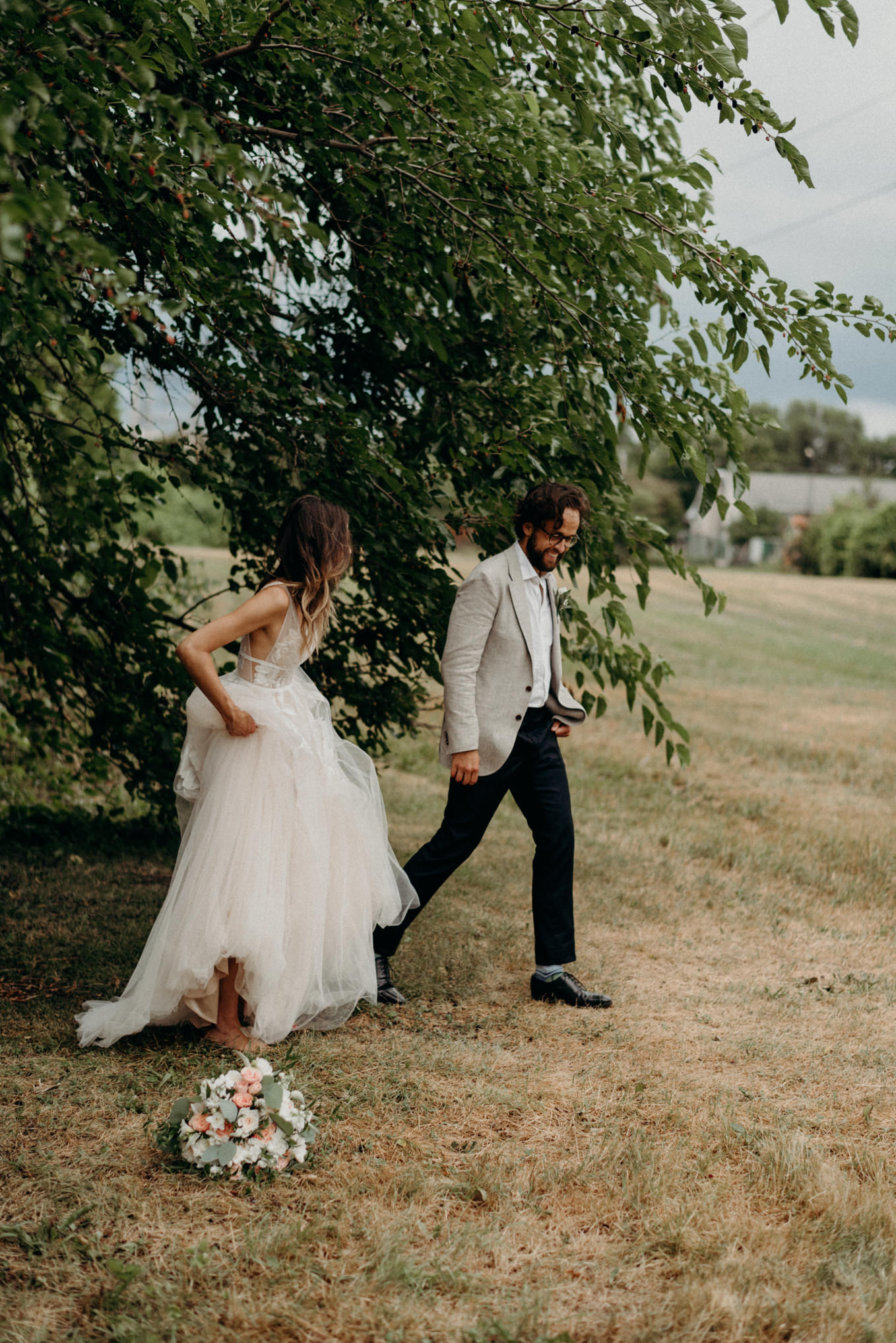 backyard outdoor wedding portraits