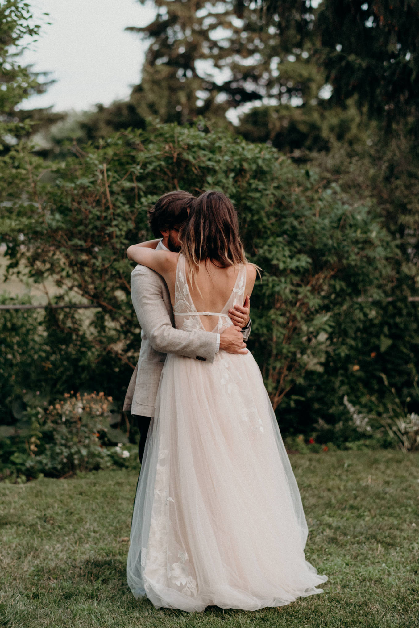 outdoor backyard wedding first dance