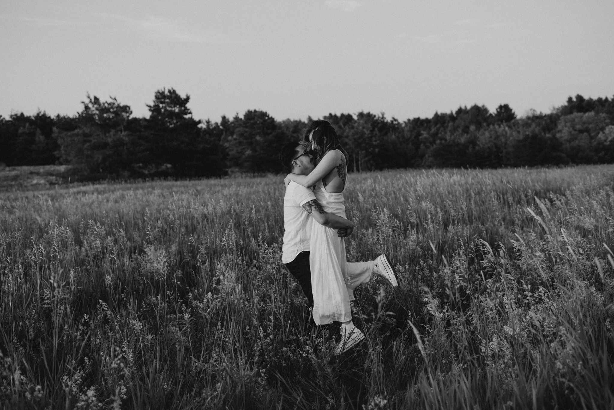 couple shoot in a field at sunset