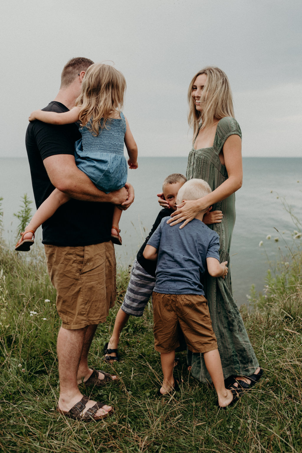 Rainy Ontario family shoot