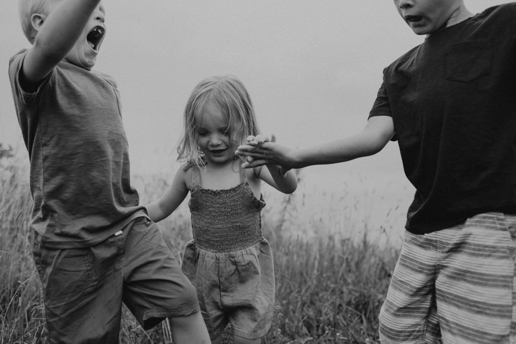 Rainy Ontario family shoot