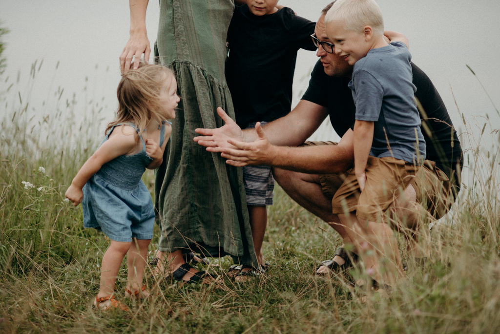 Rainy Ontario family shoot