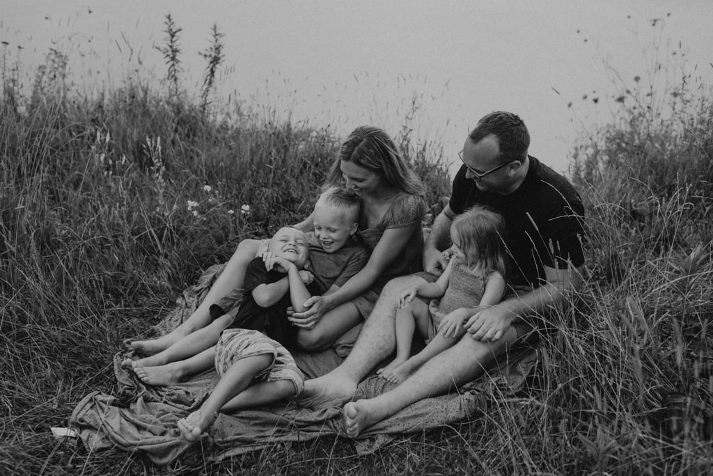 Rainy Ontario family shoot