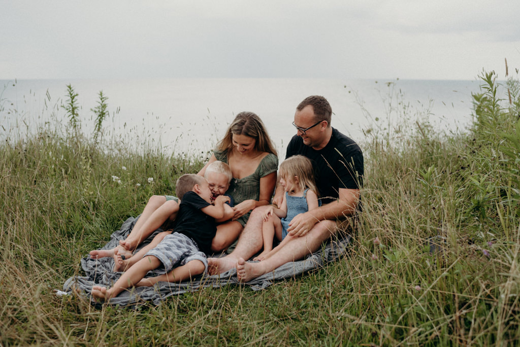 Rainy Ontario family shoot