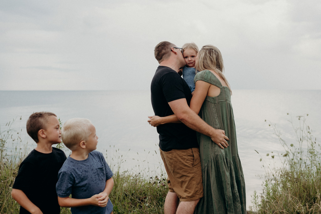 Rainy Ontario family shoot