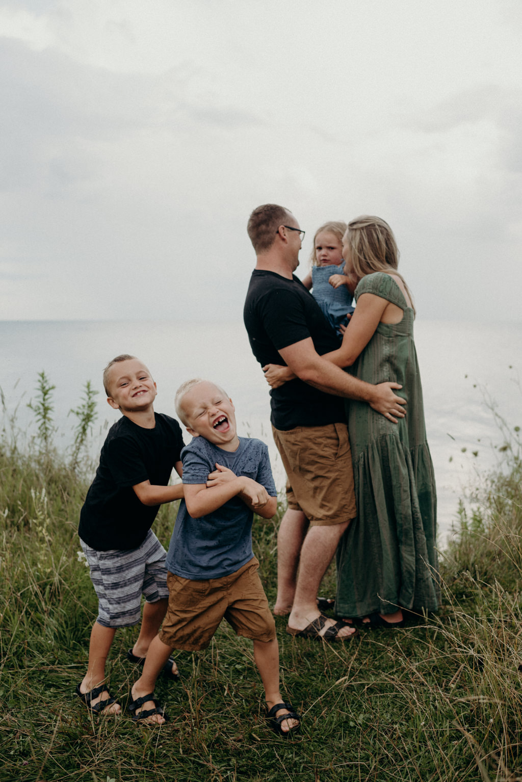 Rainy Ontario family shoot