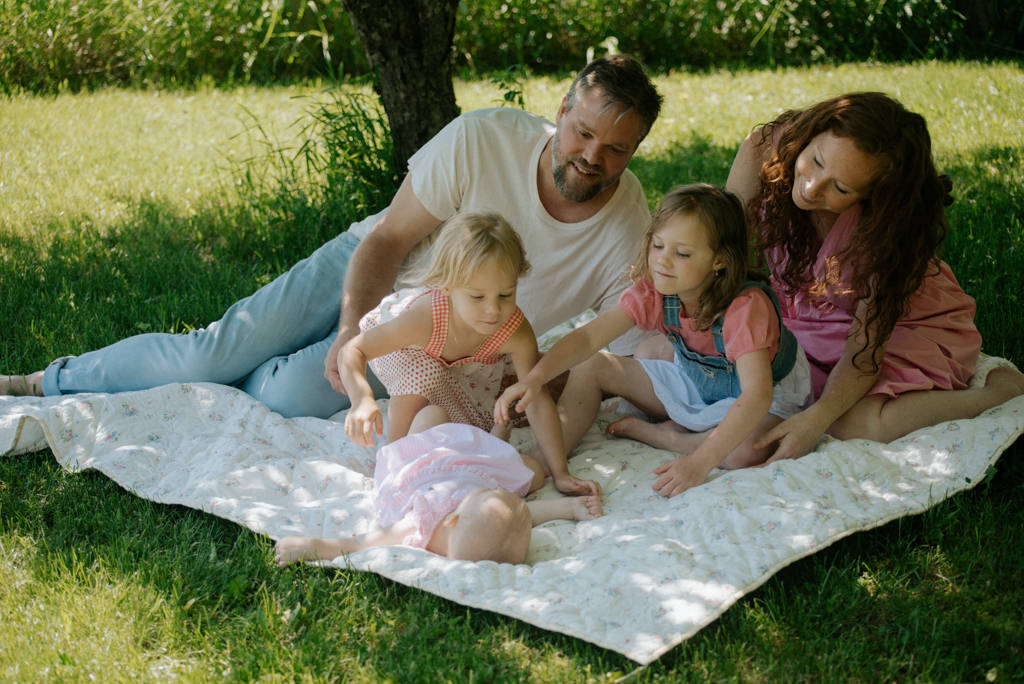 At-Home Family Shoot in Port Perry, Ontario